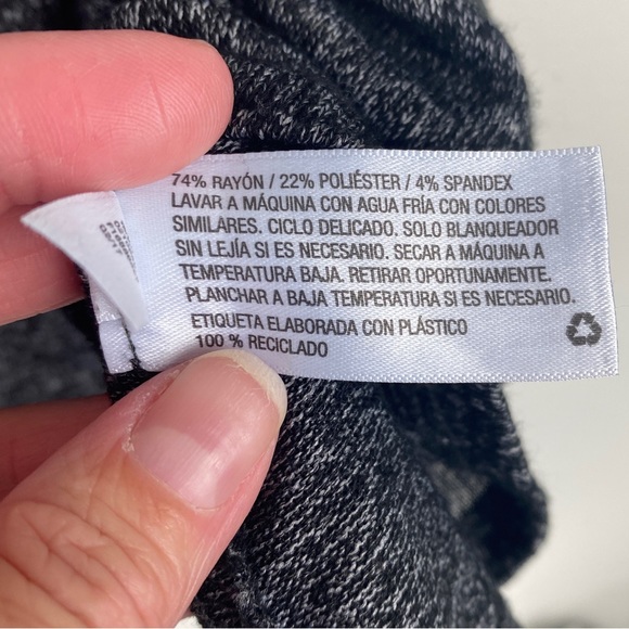 Ava & Viv Plus Size 1X Ruffled Shoulder 3/4 Sleeve Gray EUC - Picture 9 of 9